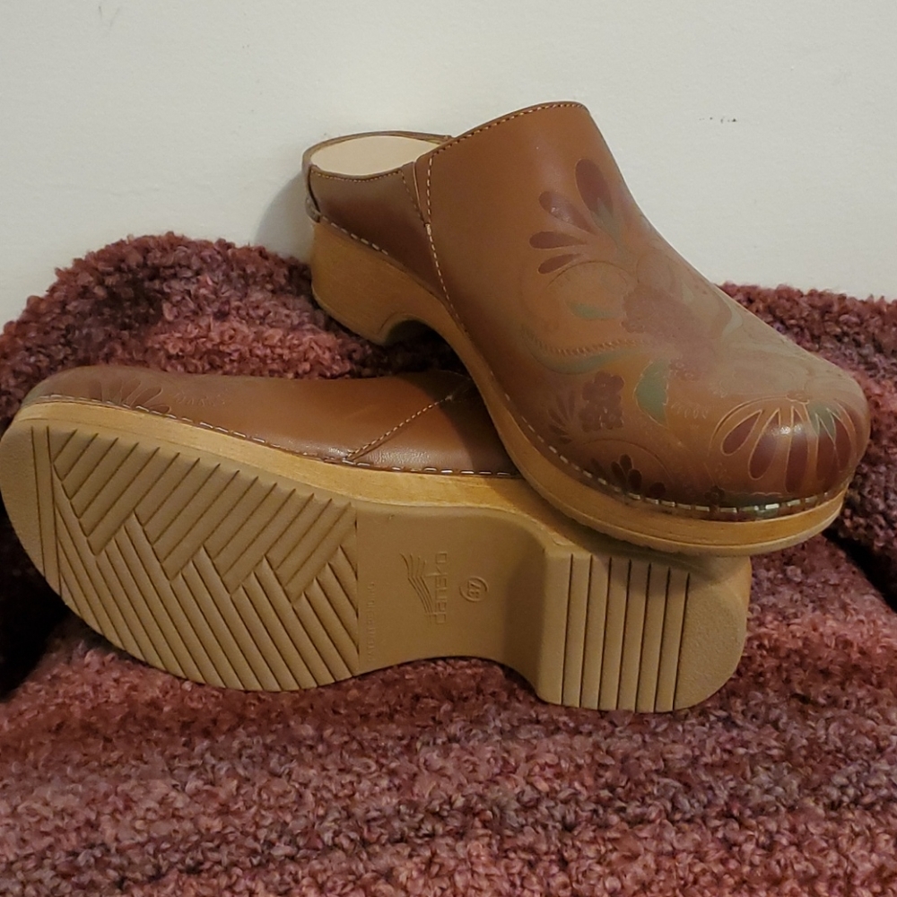 Dansko clog